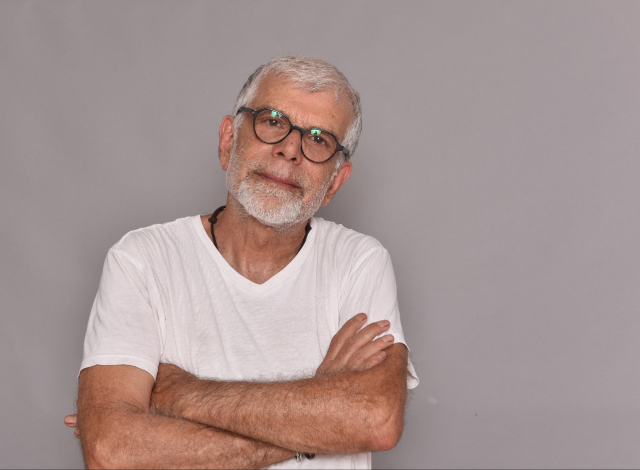 מוריס – בעל מספרת מוריס, מעצב שיער עם מעל 40 שנות ניסיון